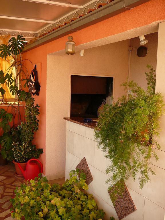 Apartments Loncar Seget Vranjica Exterior photo