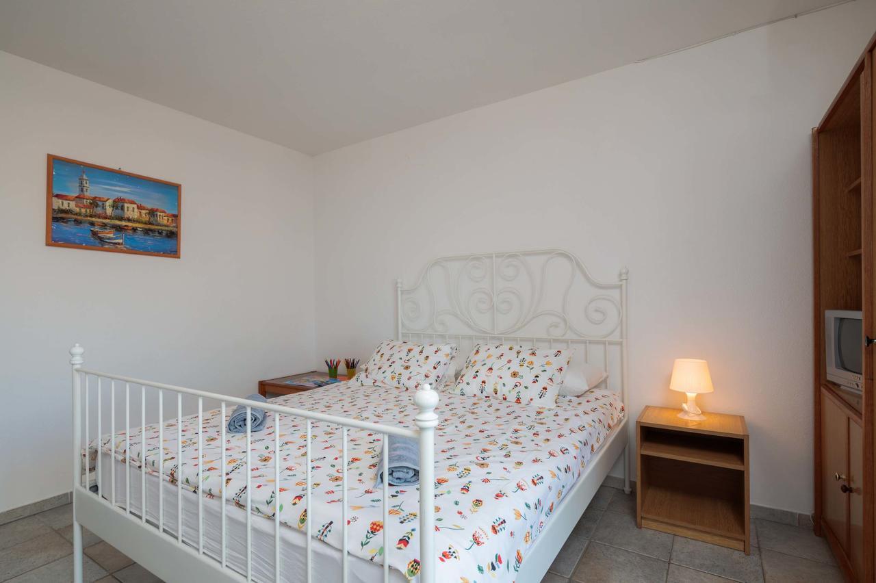Apartments Loncar Seget Vranjica Exterior photo