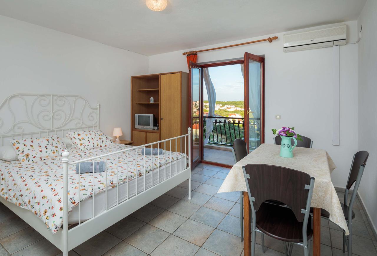 Apartments Loncar Seget Vranjica Exterior photo