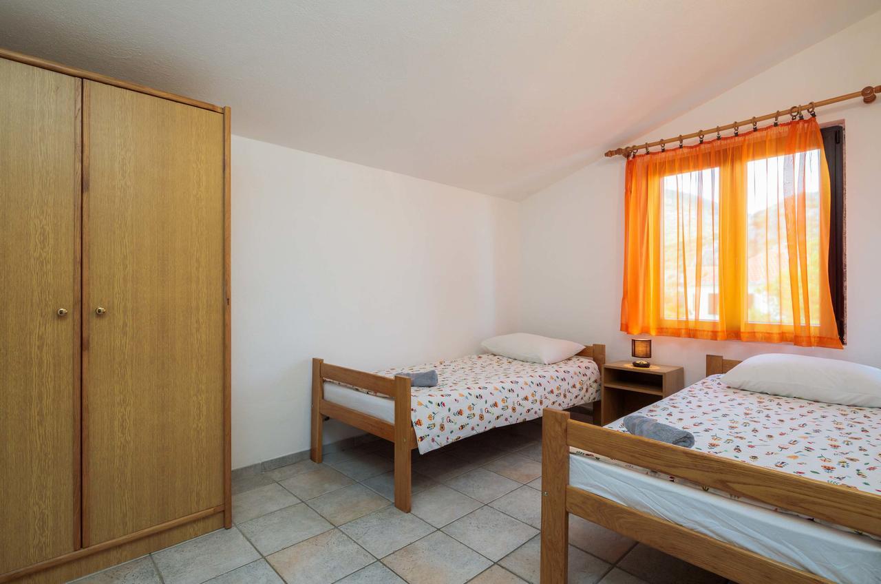Apartments Loncar Seget Vranjica Exterior photo