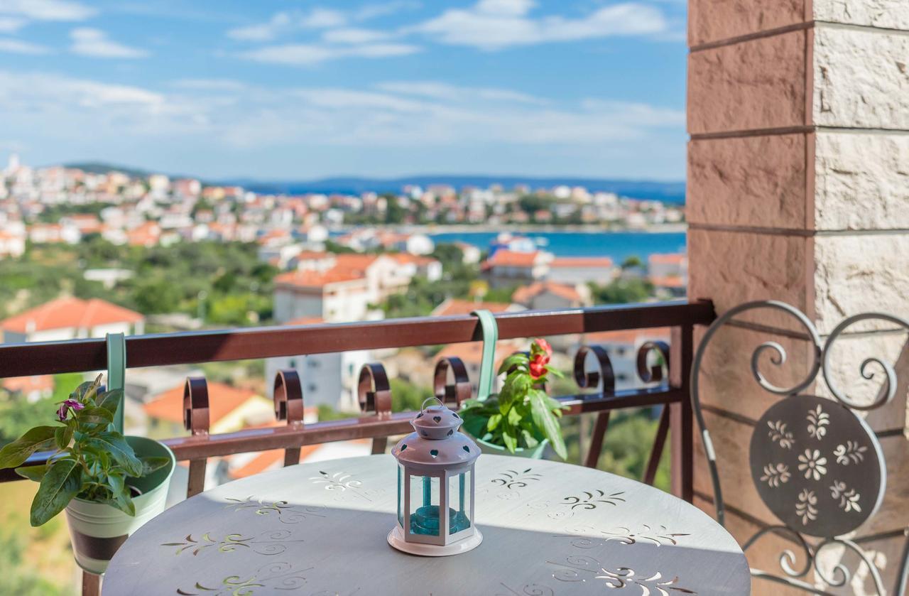 Apartments Loncar Seget Vranjica Exterior photo