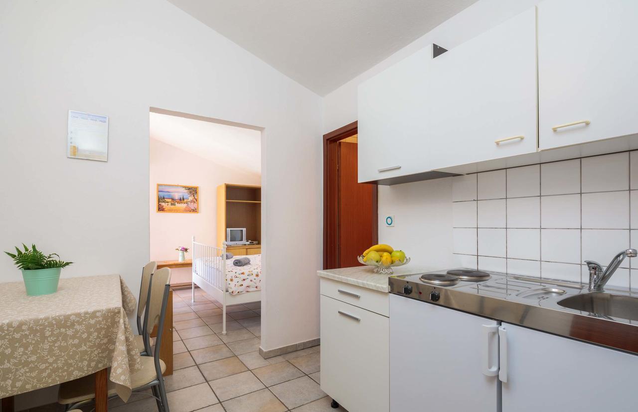 Apartments Loncar Seget Vranjica Exterior photo