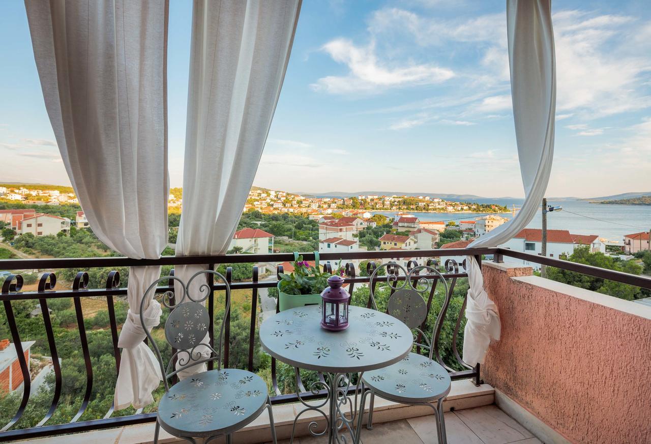 Apartments Loncar Seget Vranjica Exterior photo