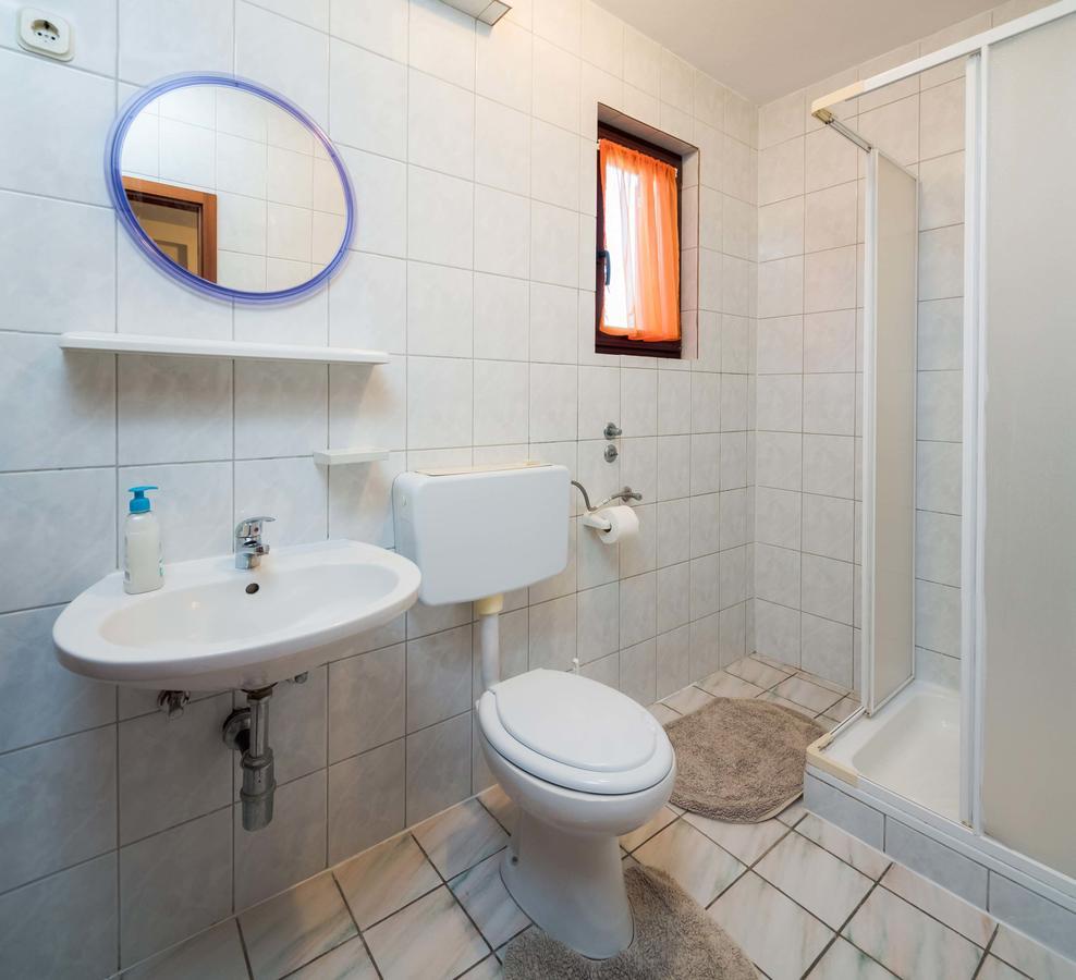 Apartments Loncar Seget Vranjica Exterior photo