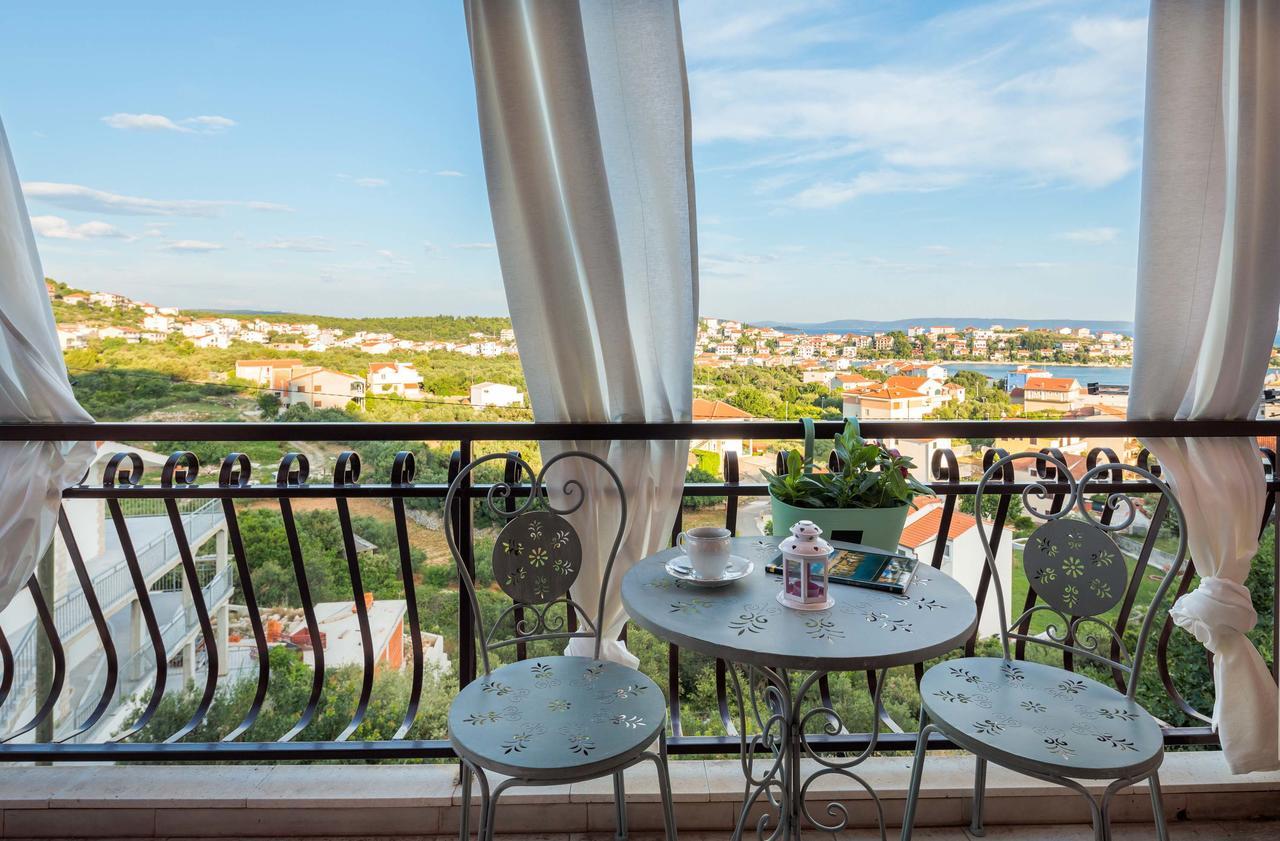 Apartments Loncar Seget Vranjica Exterior photo