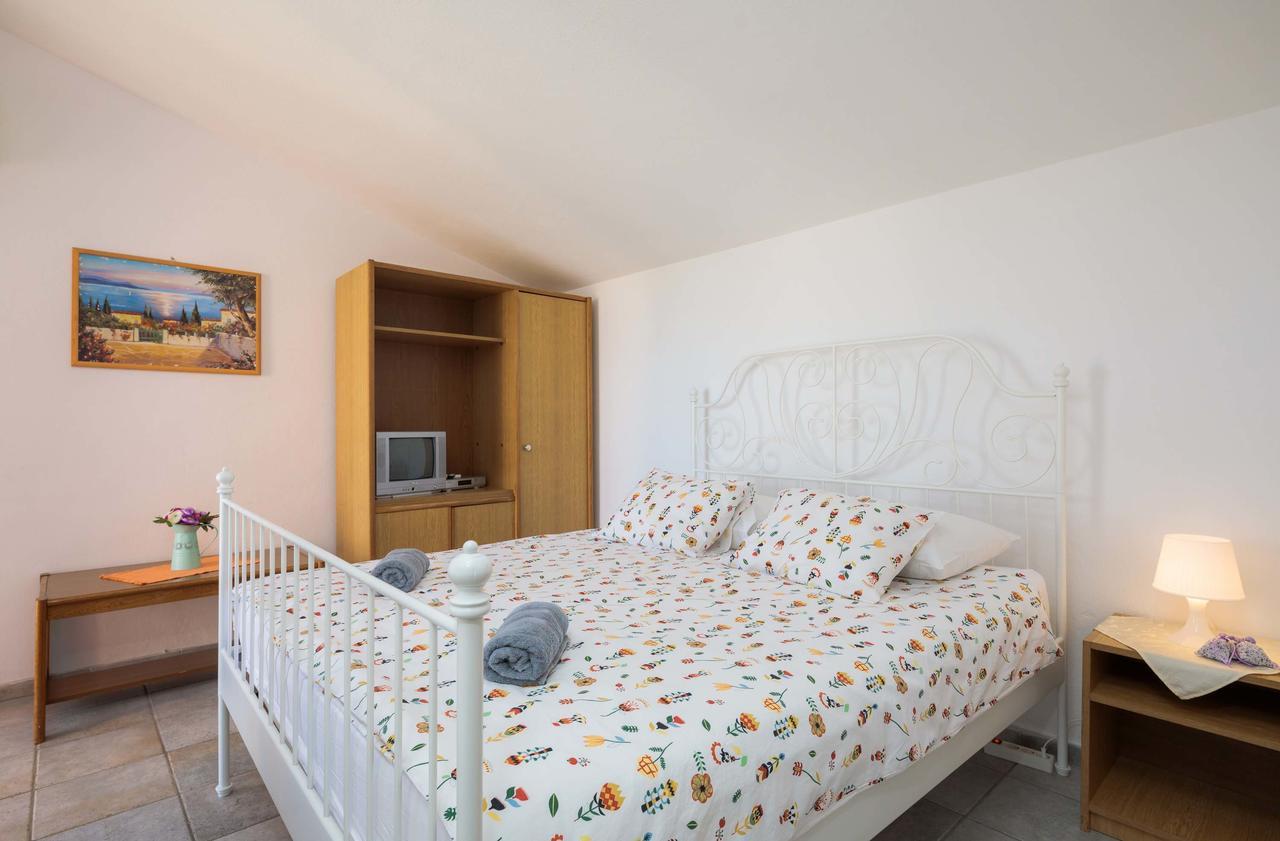 Apartments Loncar Seget Vranjica Exterior photo