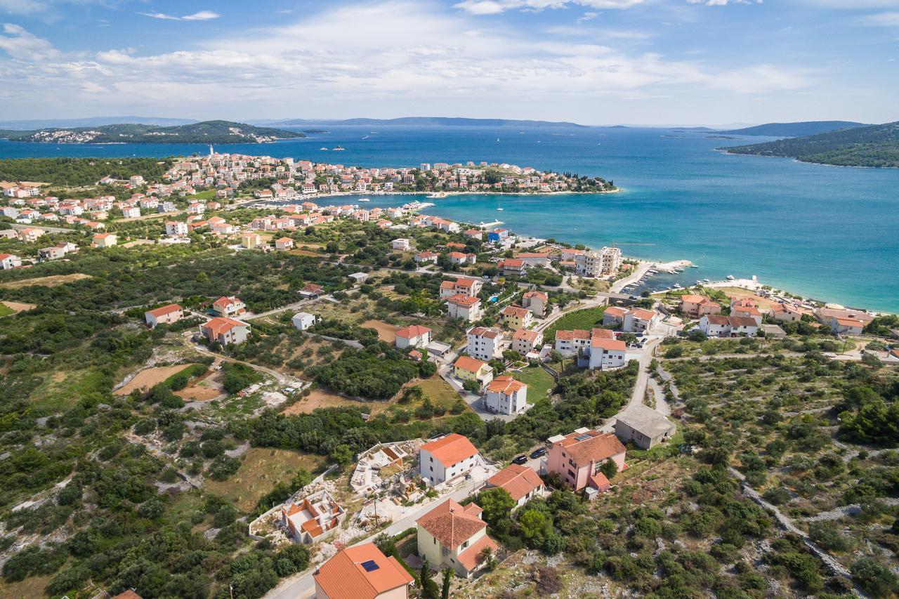 Apartments Loncar Seget Vranjica Exterior photo