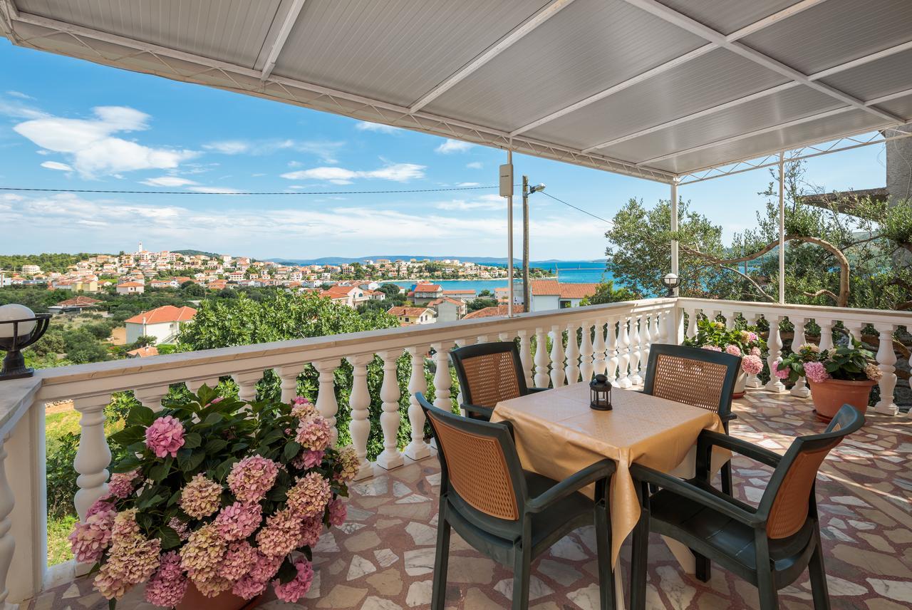 Apartments Loncar Seget Vranjica Exterior photo