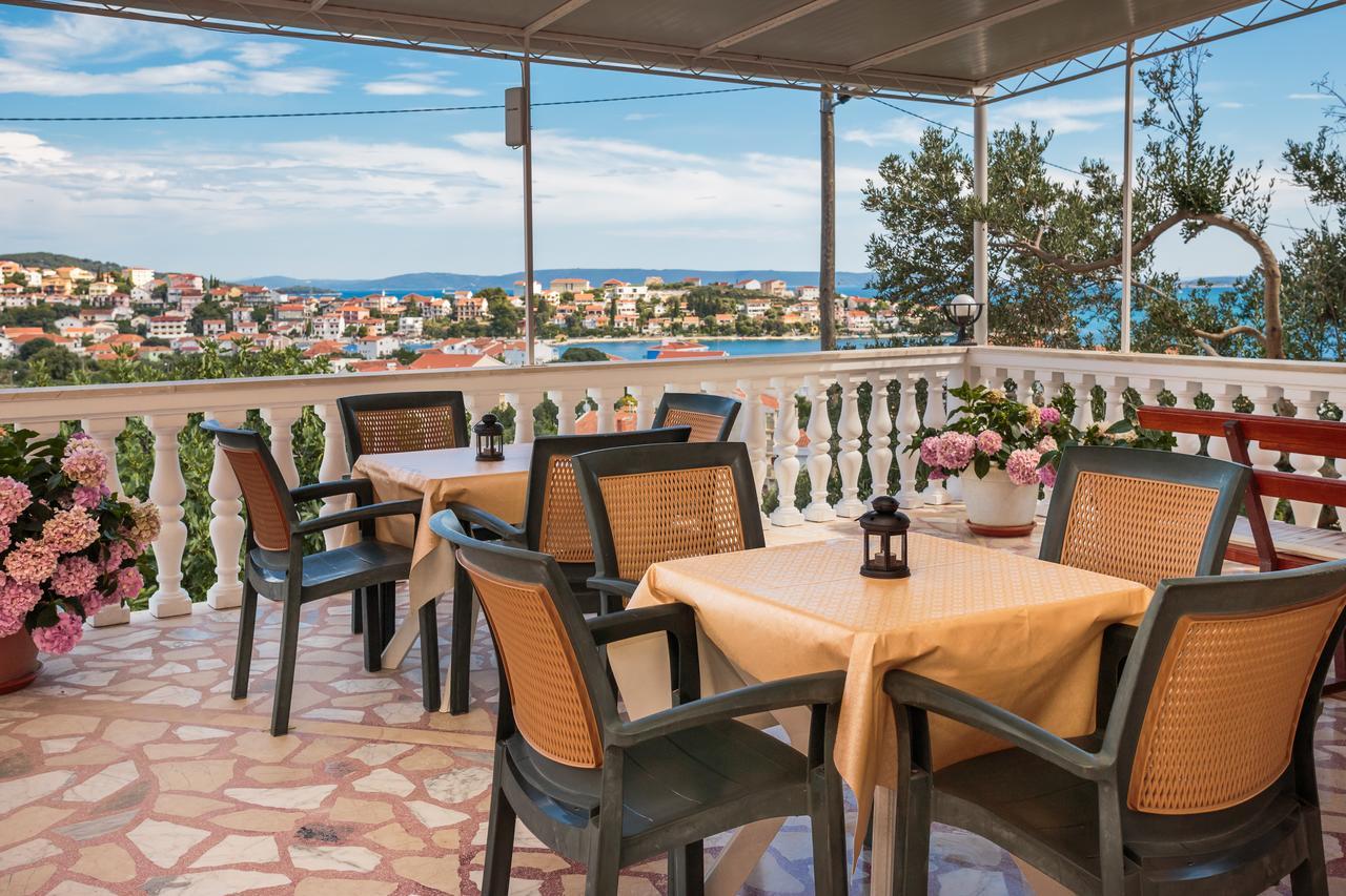 Apartments Loncar Seget Vranjica Exterior photo