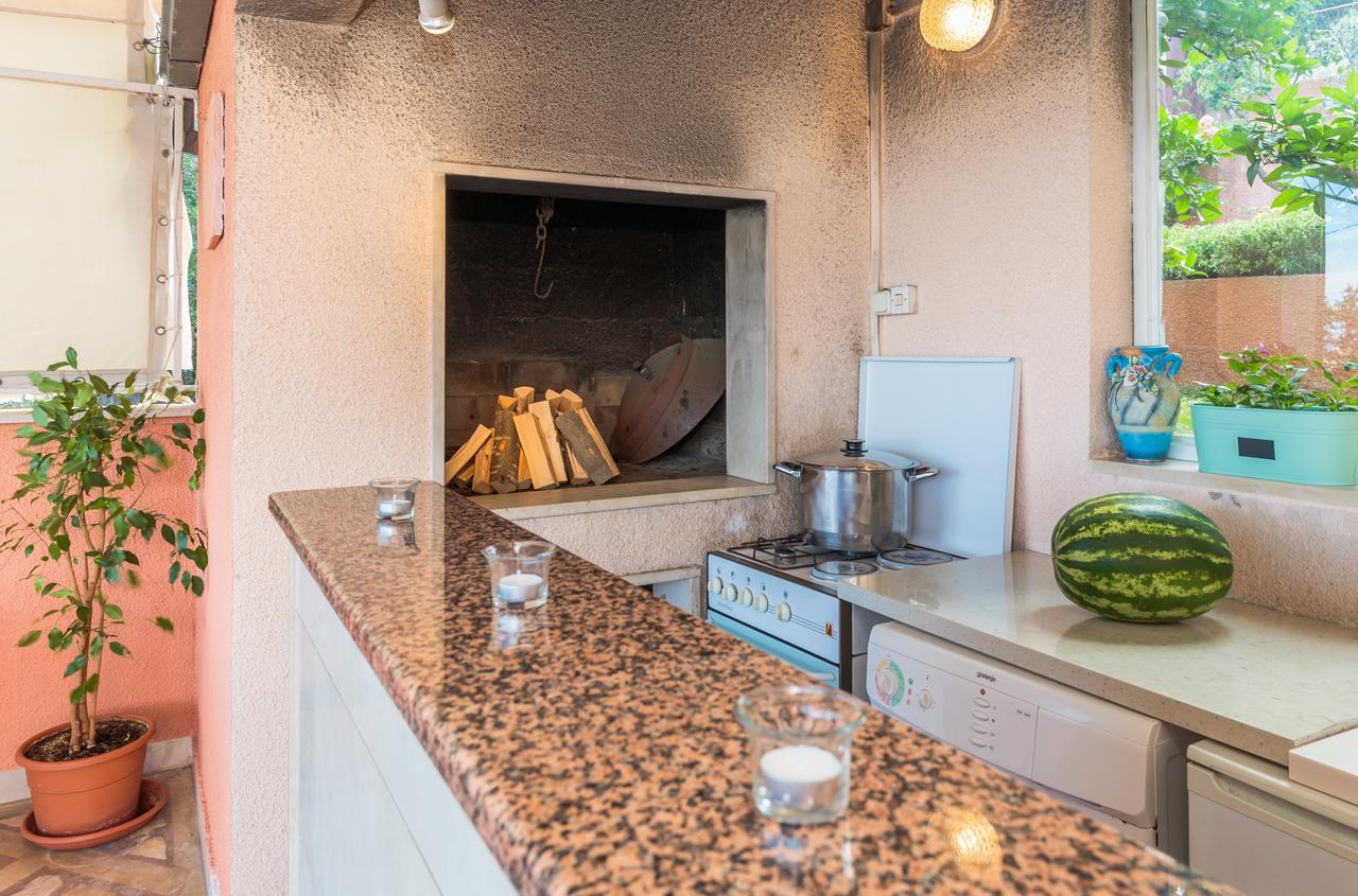 Apartments Loncar Seget Vranjica Exterior photo