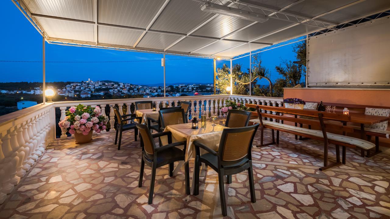 Apartments Loncar Seget Vranjica Exterior photo